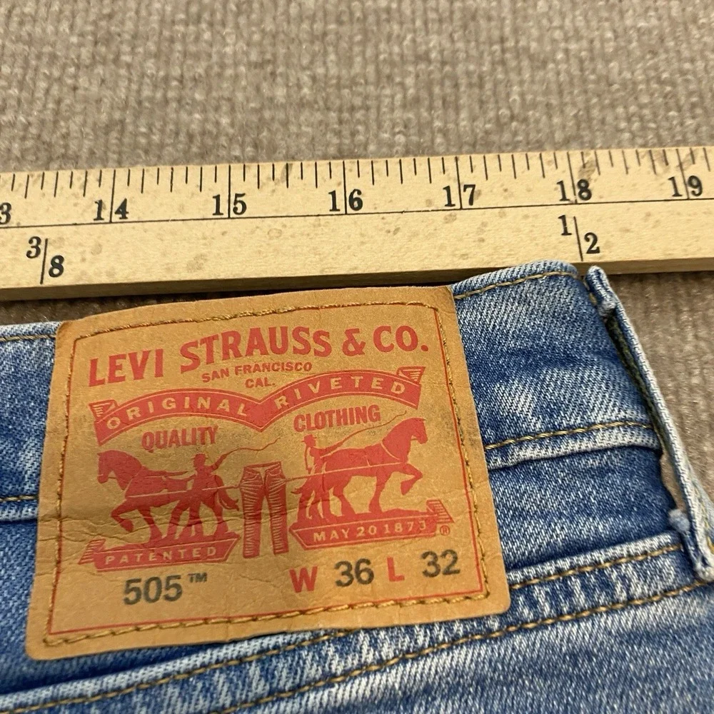 Levis 505 Jeans Mens Size 36x32 Straight Leg Blue Medium Wash Distressed Denim‎
